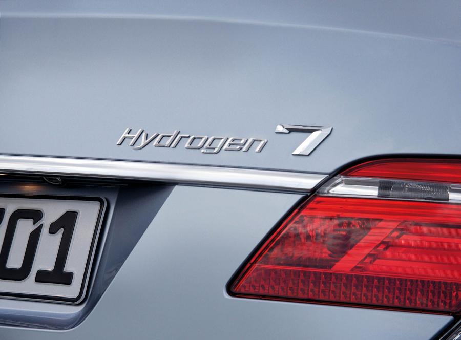  BMW Hydrogen 7 2006 года  (фото 14 из 73)